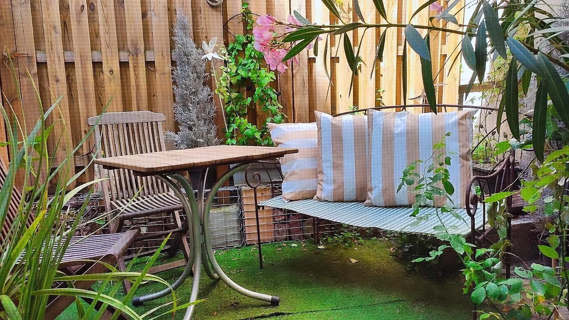 Paris Authentic House 2 Maisons 1 Studio Ideale Pour Groupes, Capacite 30 Personnes