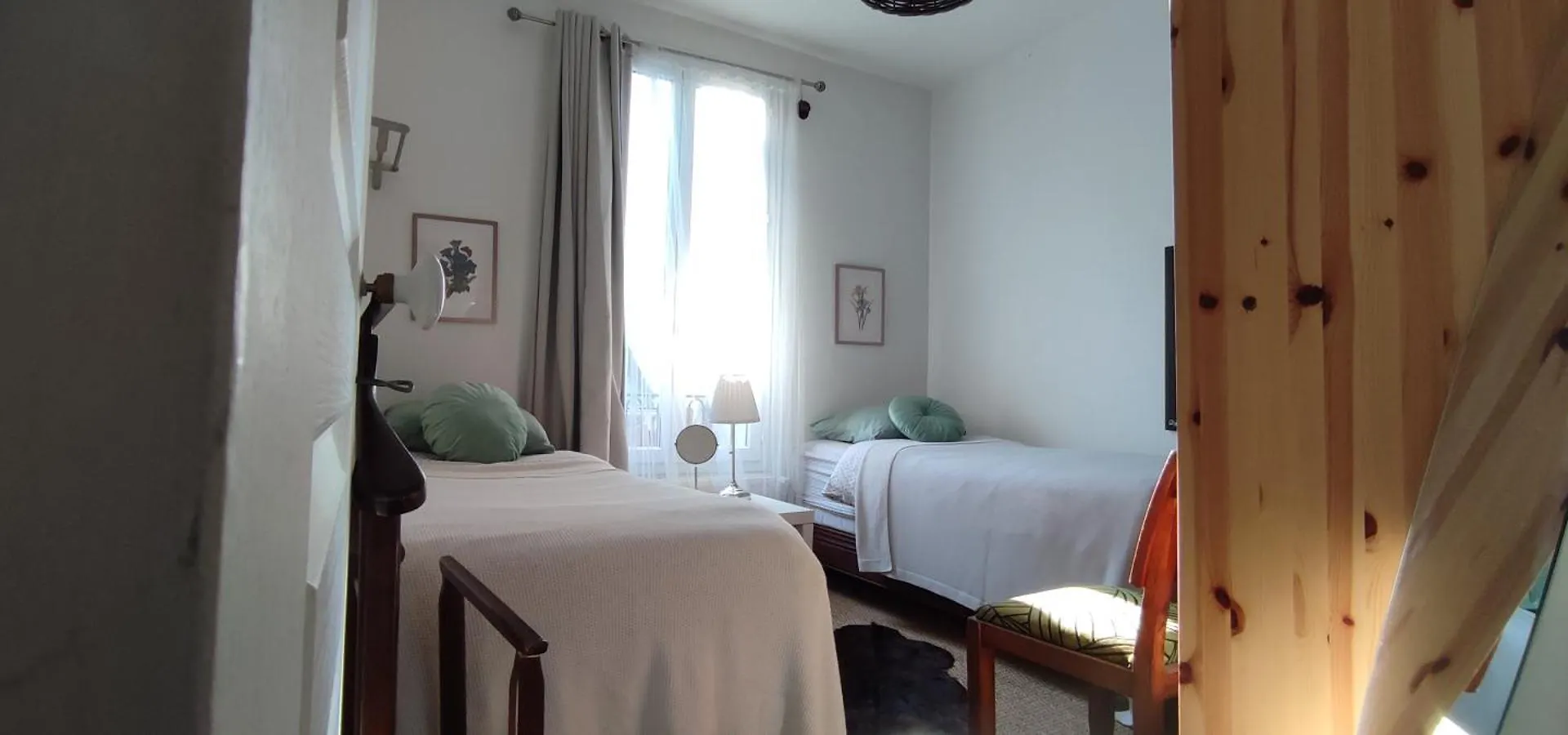 Paris Authentic House 2 Maisons 1 Studio Ideale Pour Groupes, Capacite 30 Personnes