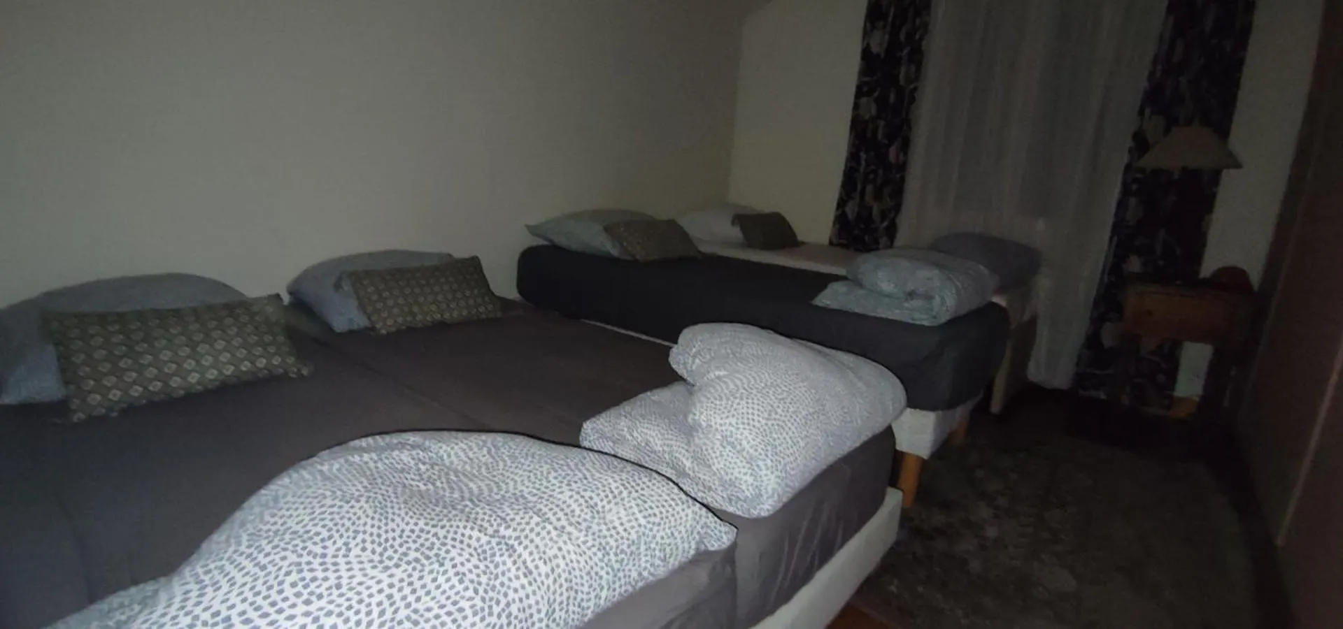 Paris Authentic House 2 Maisons 1 Studio Ideale Pour Groupes, Capacite 30 Personnes Holiday home