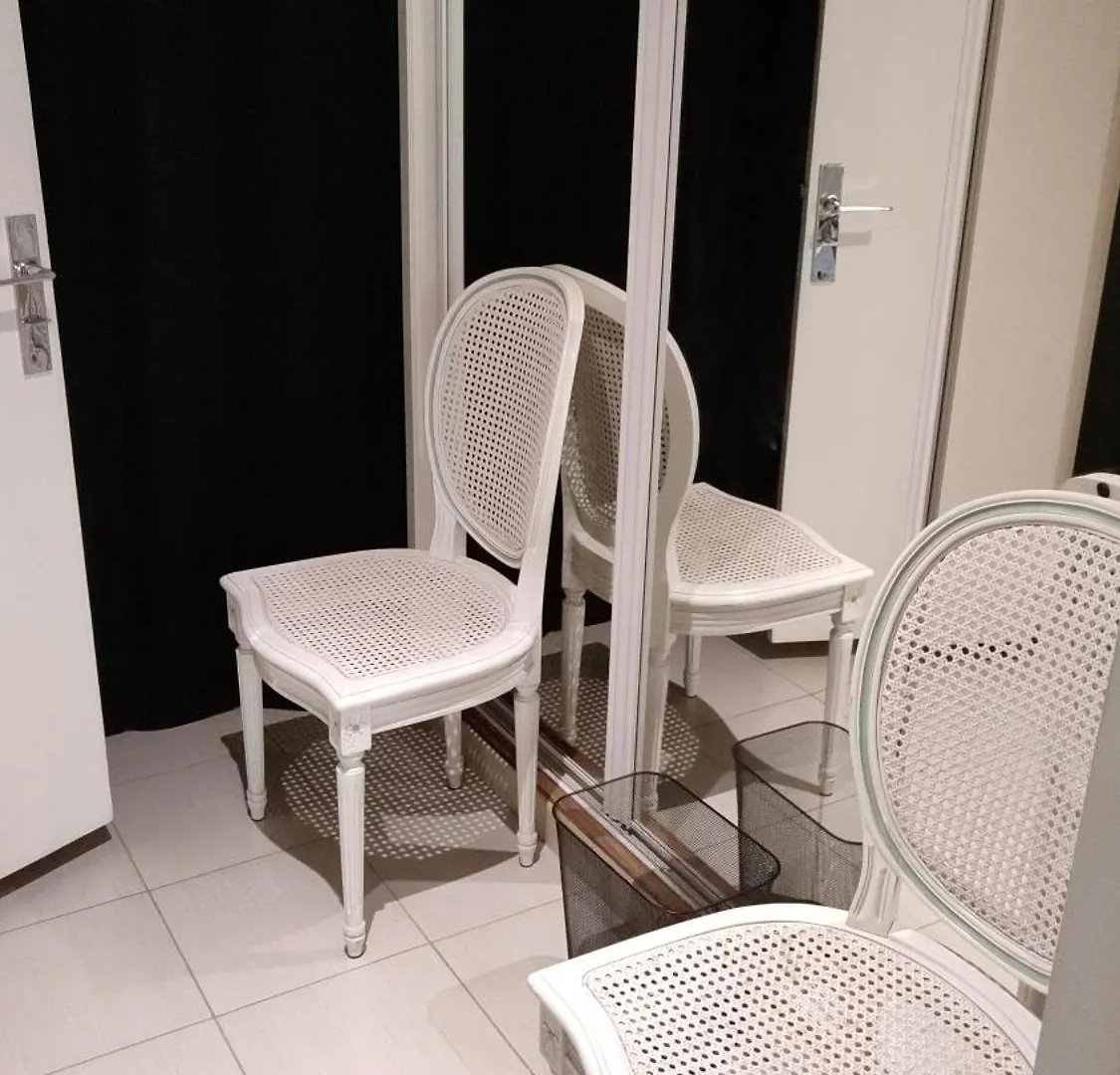 Paris Authentic House 2 Maisons 1 Studio Ideale Pour Groupes, Capacite 30 Personnes France