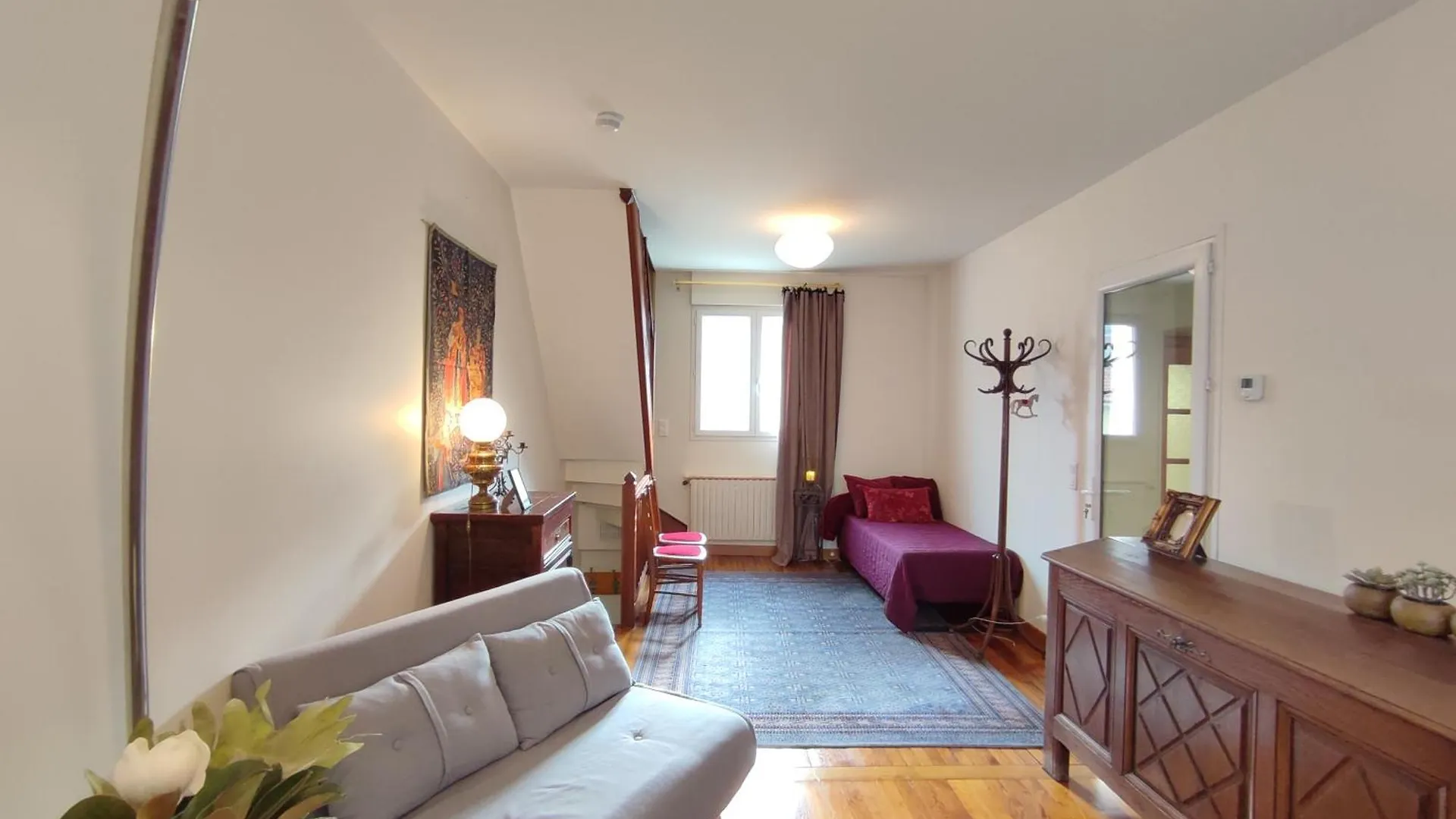 Holiday home Paris Authentic House 2 Maisons 1 Studio Ideale Pour Groupes, Capacite 30 Personnes