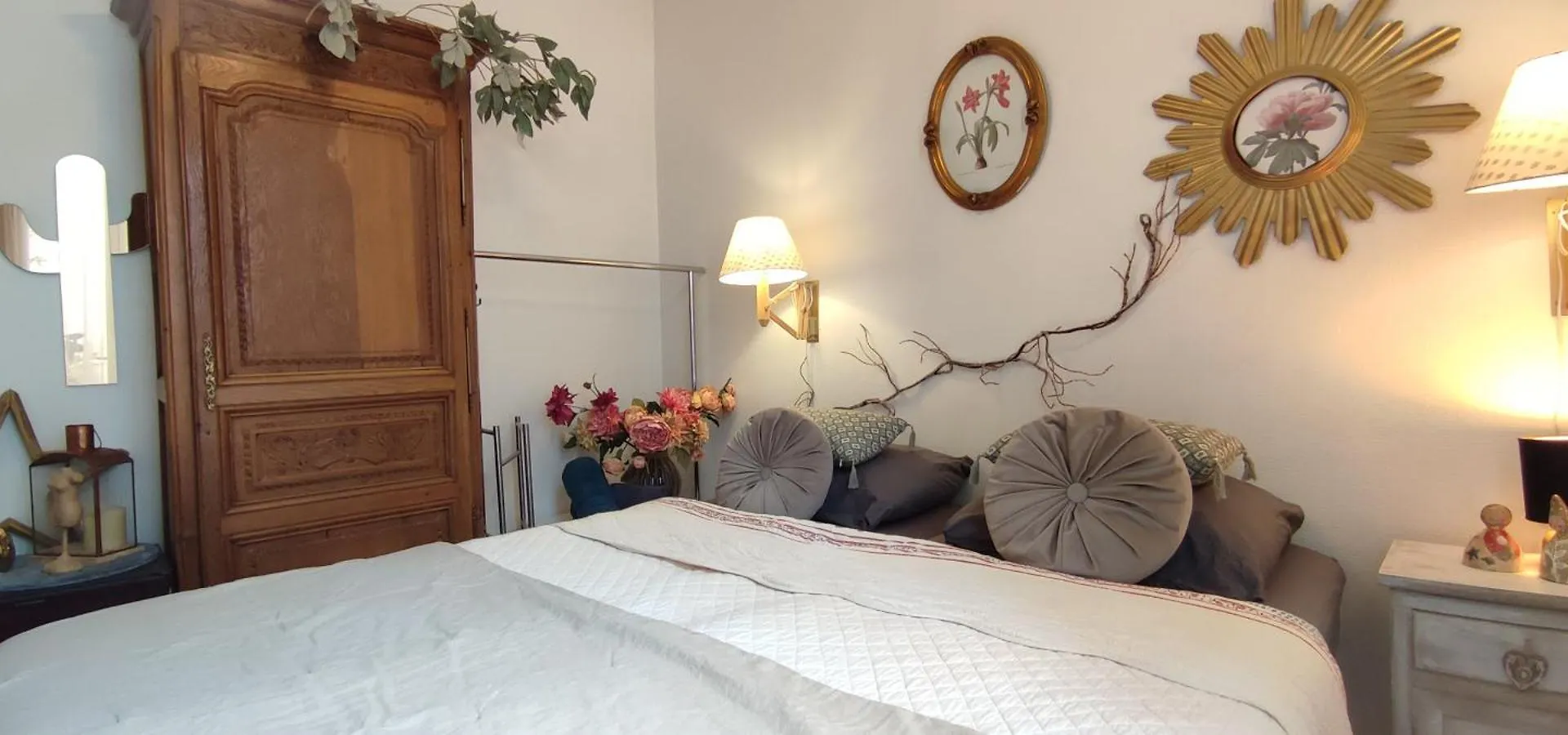 Paris Authentic House 2 Maisons 1 Studio Ideale Pour Groupes, Capacite 30 Personnes Holiday home