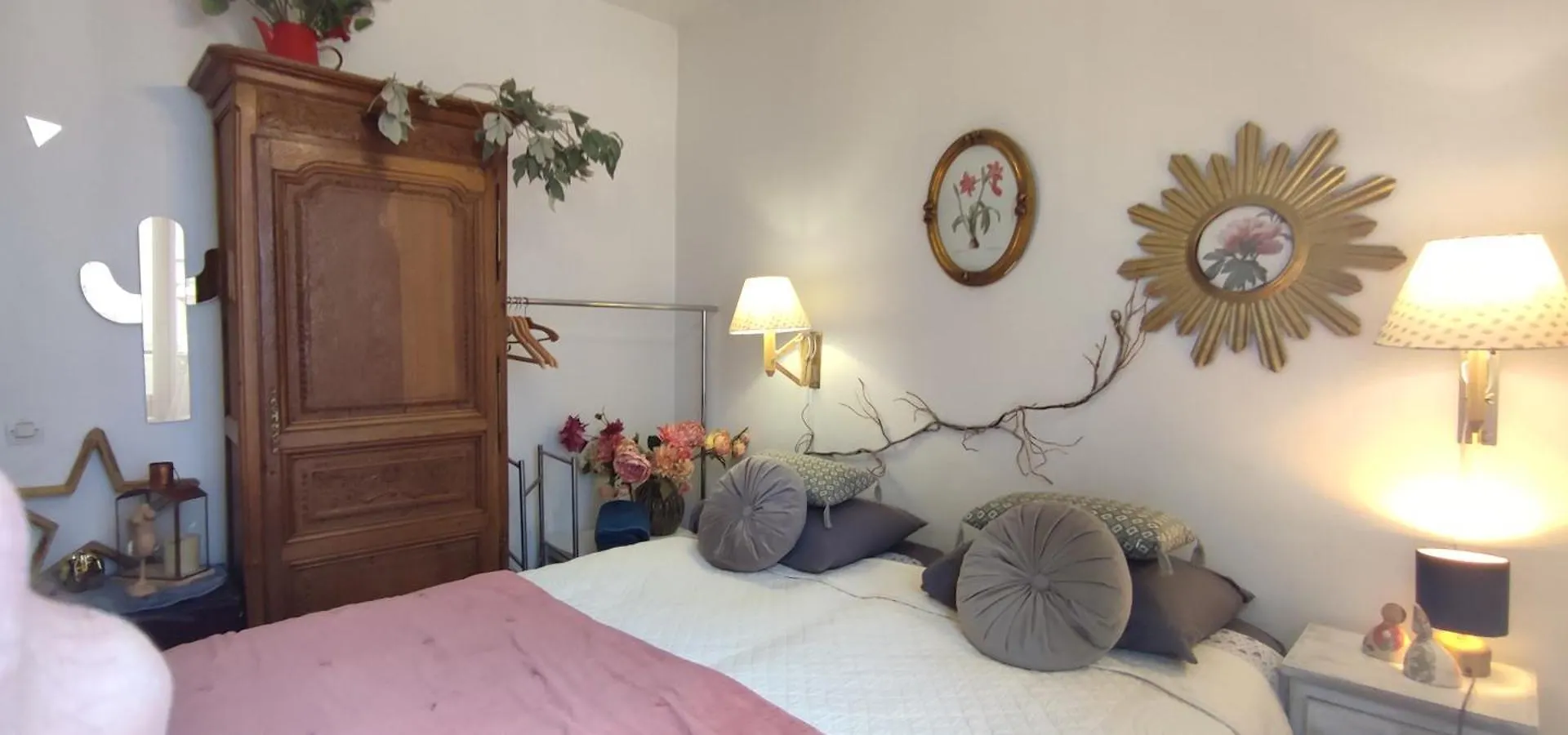 Paris Authentic House 2 Maisons 1 Studio Ideale Pour Groupes, Capacite 30 Personnes Holiday home