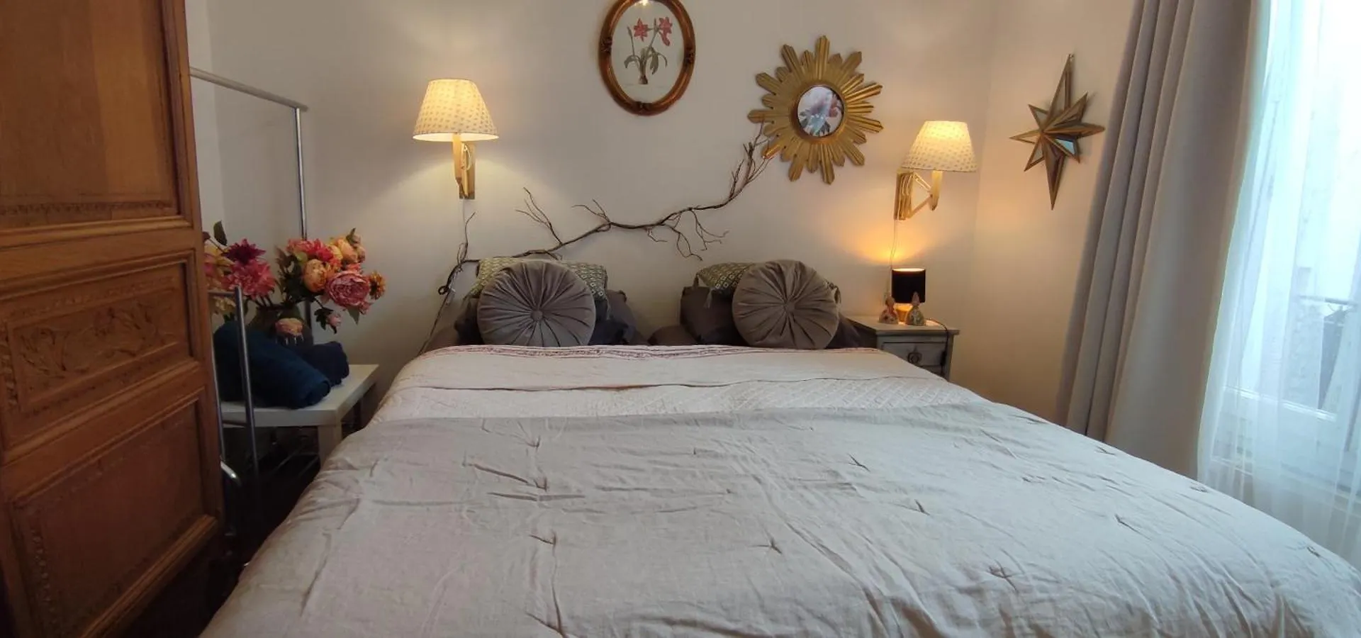 Paris Authentic House 2 Maisons 1 Studio Ideale Pour Groupes, Capacite 30 Personnes Holiday home