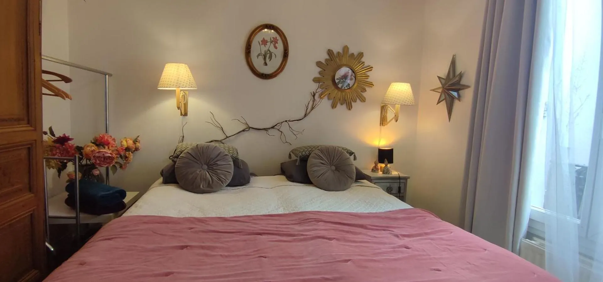 Holiday home Paris Authentic House 2 Maisons 1 Studio Ideale Pour Groupes, Capacite 30 Personnes France