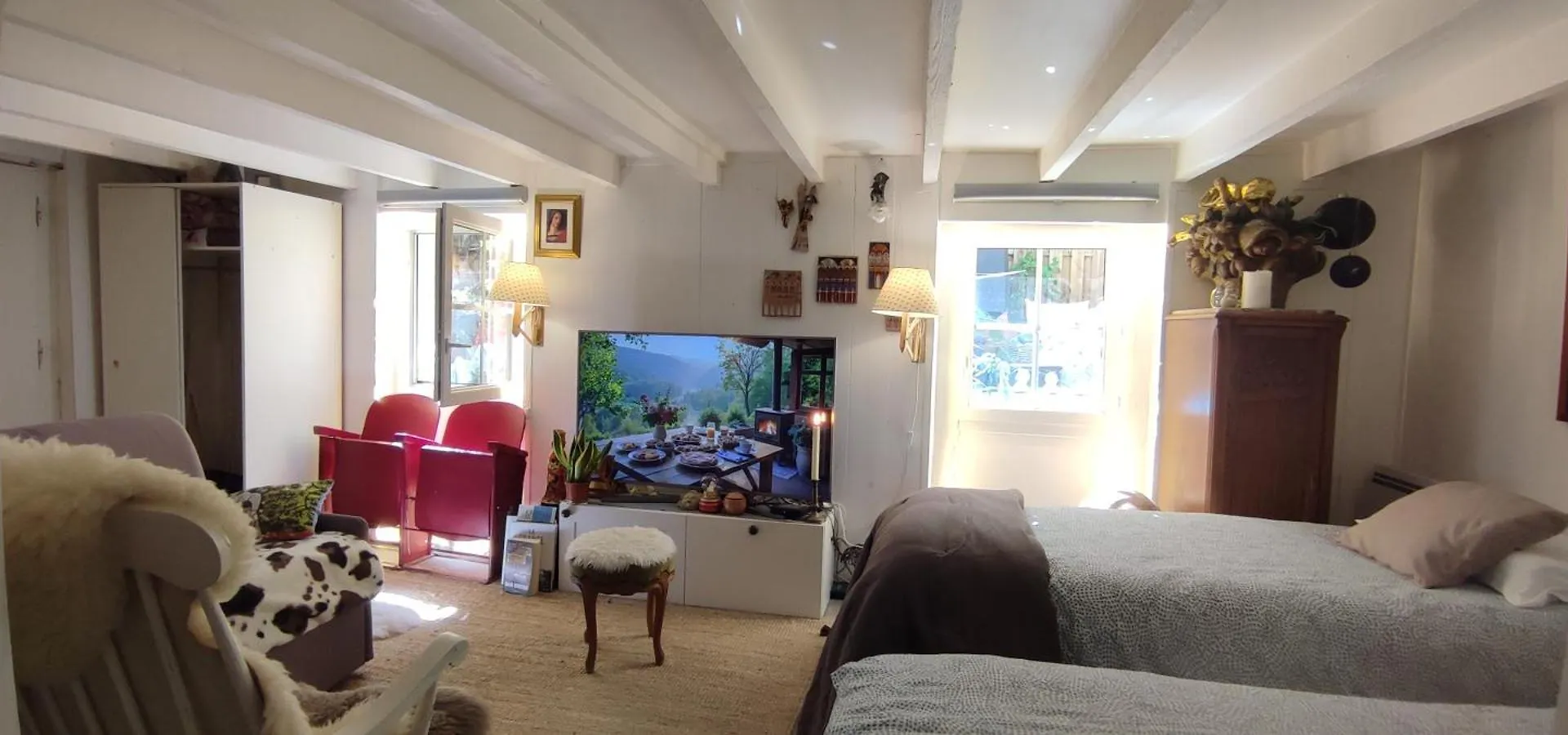 Paris Authentic House 2 Maisons 1 Studio Ideale Pour Groupes, Capacite 30 Personnes Holiday home